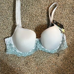 Wacoal Lace Accent Bra in White and Green